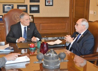 PictureGov. Jay Inslee and Sen. Arnie Roblan reviewing PNWER initiatives.